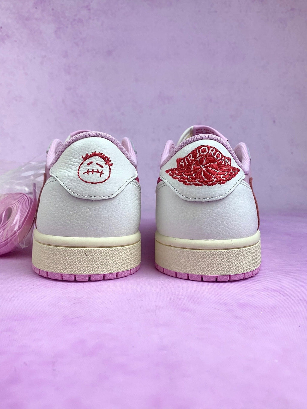 Air Jordan 1 Low Air Jordan 1 AND Valentines Day Unisex Sneakers IQ7604-101 detail view 5