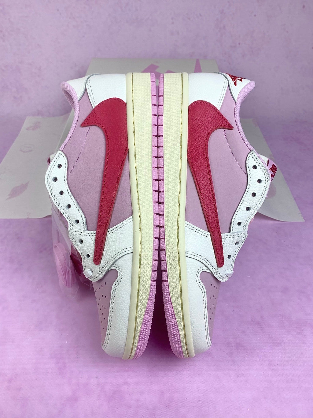 Air Jordan 1 Low Air Jordan 1 AND Valentines Day Unisex Sneakers IQ7604-101 detail view 3