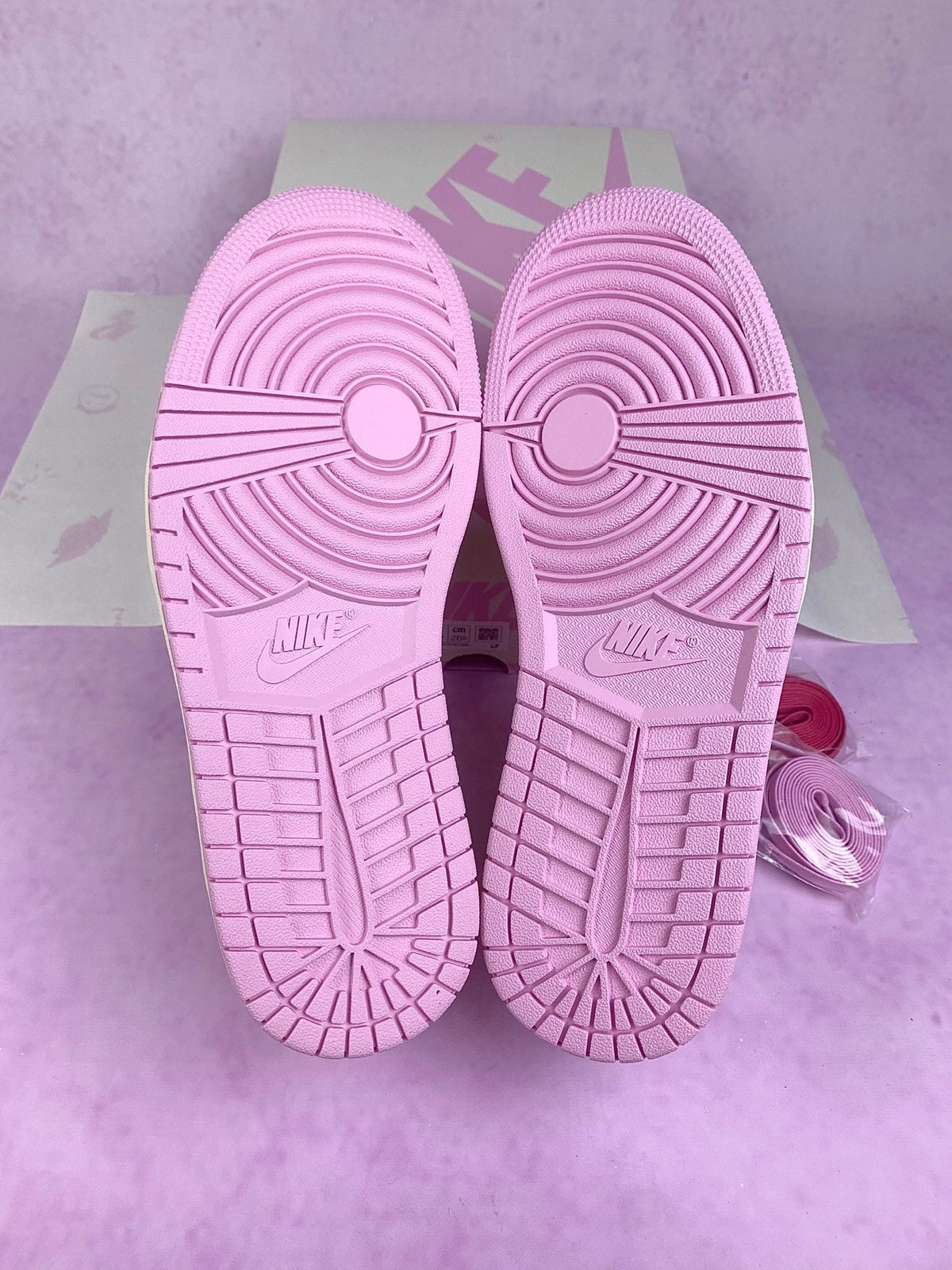 Air Jordan 1 Low Air Jordan 1 AND Valentines Day Unisex Sneakers IQ7604-101 detail view 6