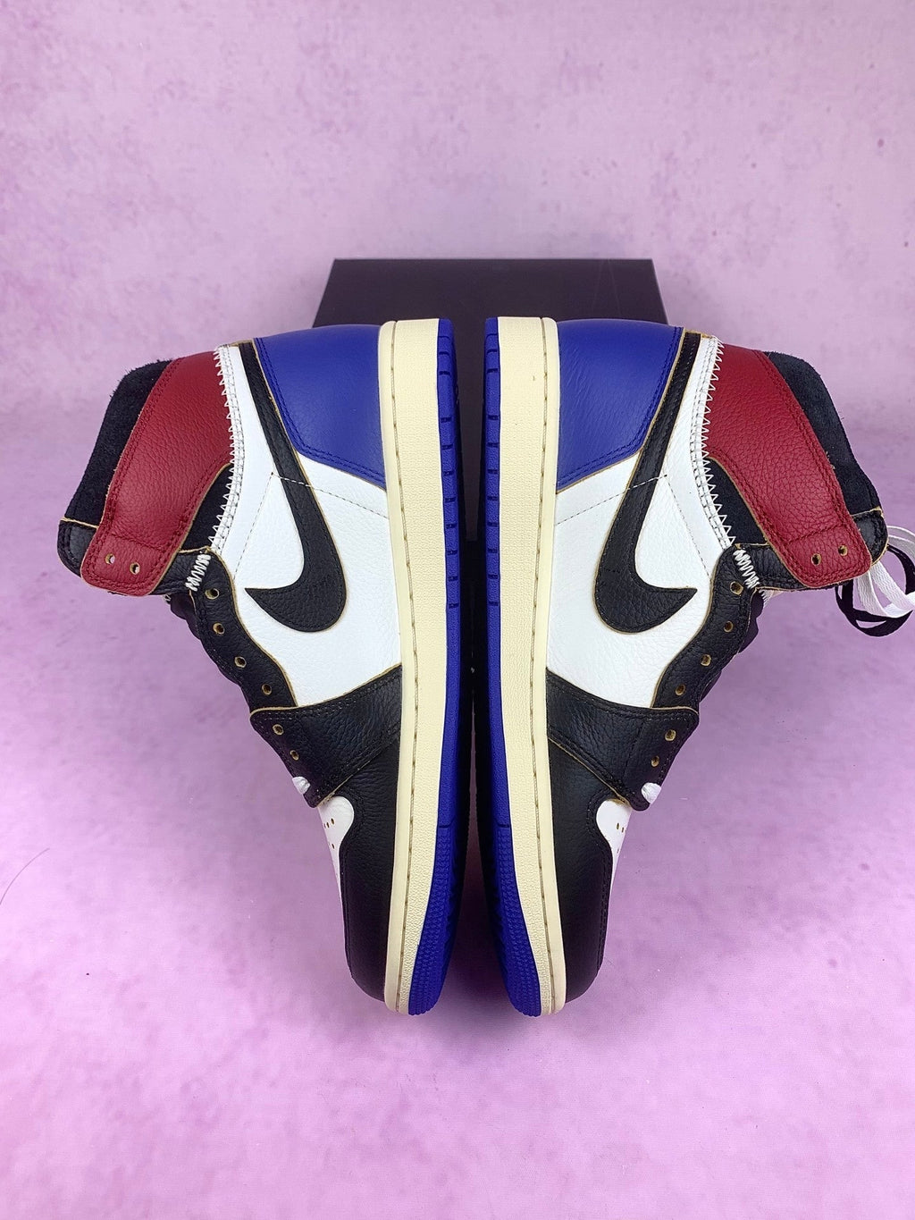 Air Jordan 1 High Three-way collaboration Lightning Unisex Sneakers IO7847-002 detail view 4