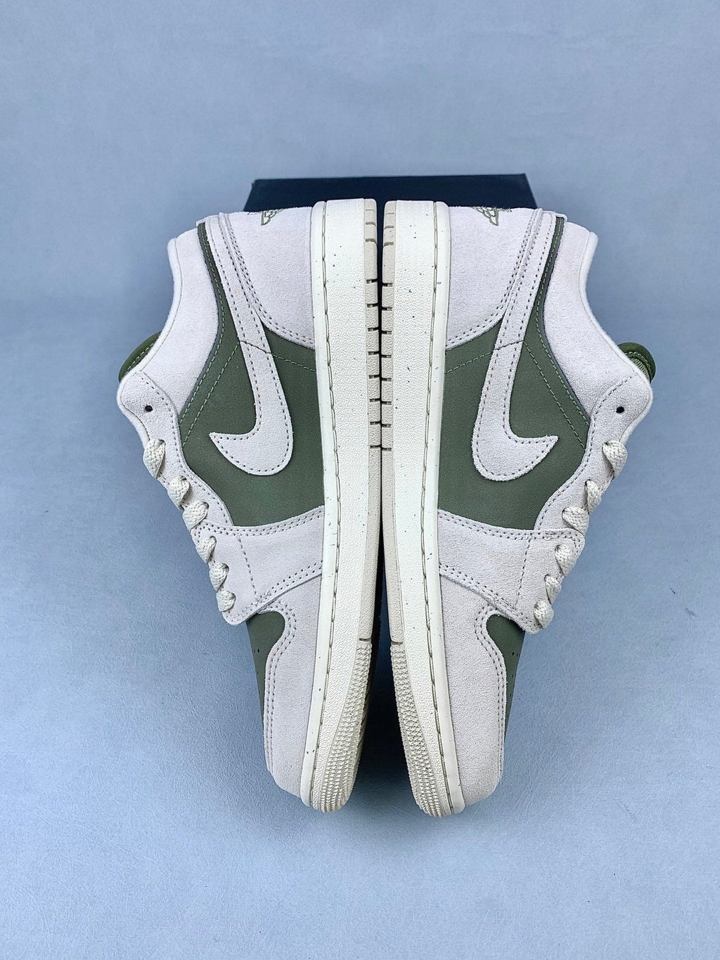 Air Jordan 1 Low Olive Green Unisex Sneakers HV4089-201 detail view 4